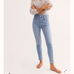 Levis high rise jeans 29 New without tag